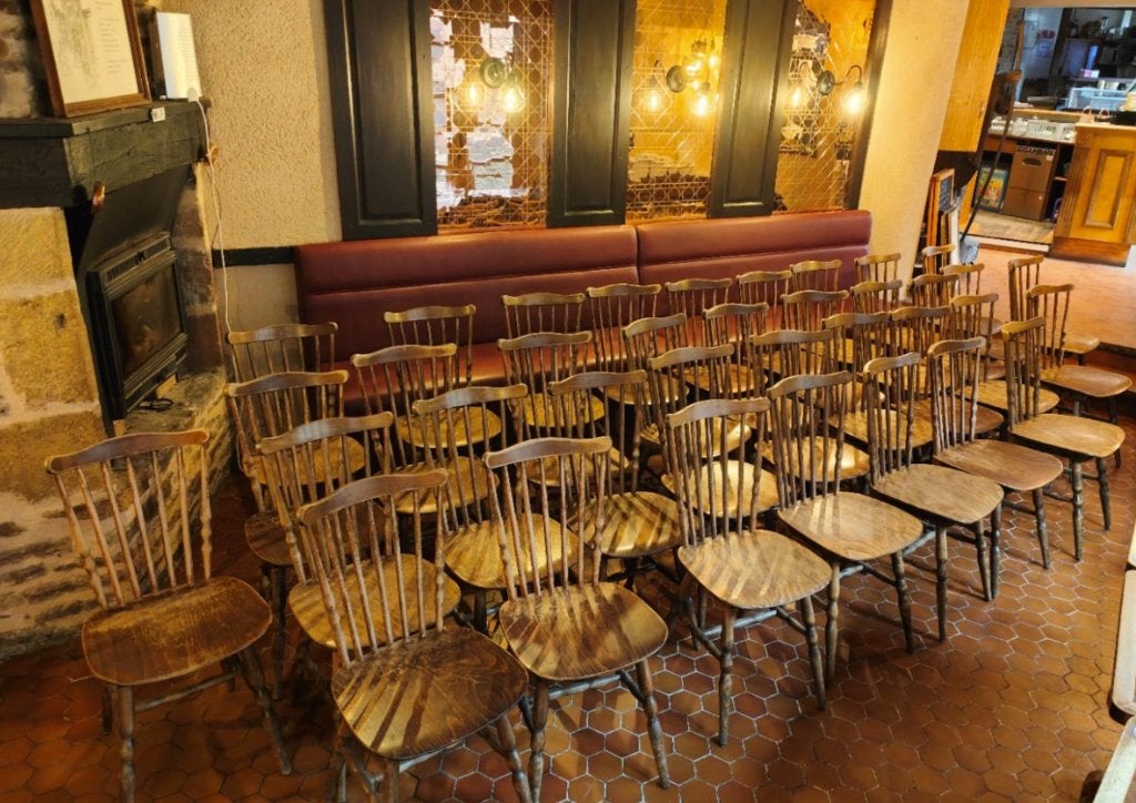 Lot de chaises Bauman modèle N153 + 17 donneuses, Enlèvement