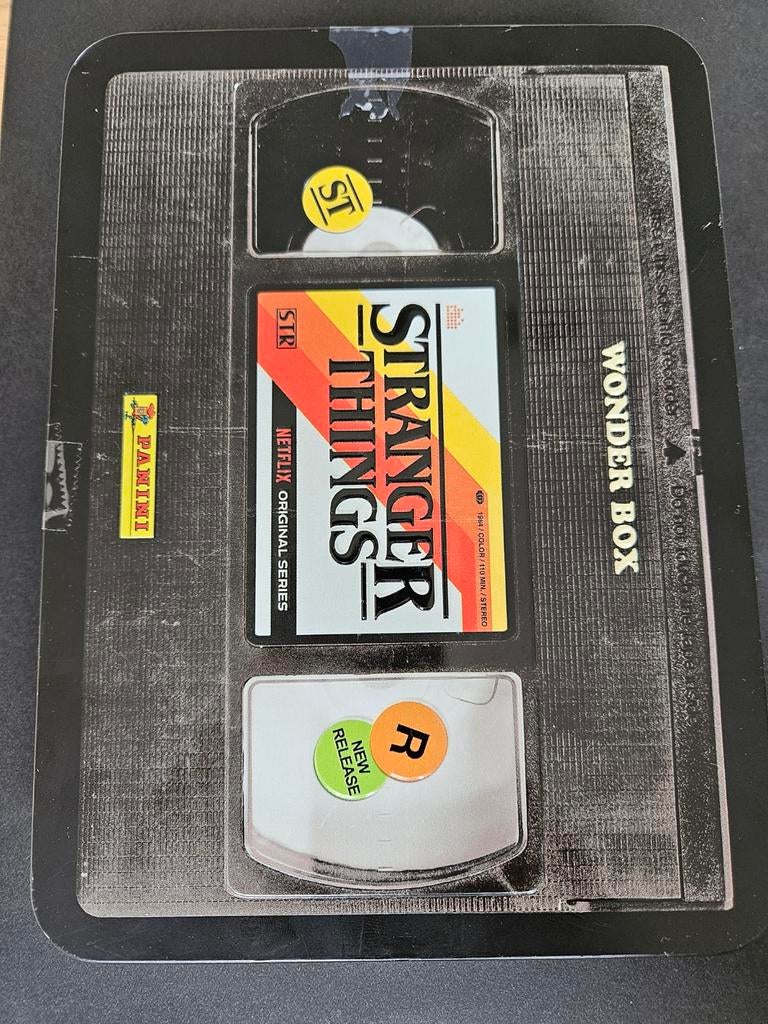 Panini Stranger Things Wonder Box, Enlèvement