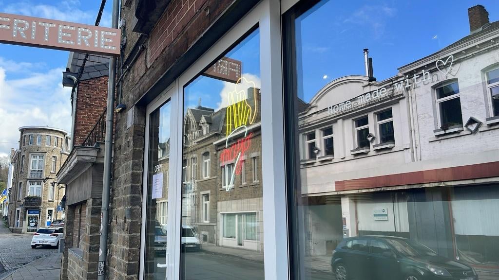 Zaken worden overgedragen Friterie (Esneux 4161)., Zakelijke goederen