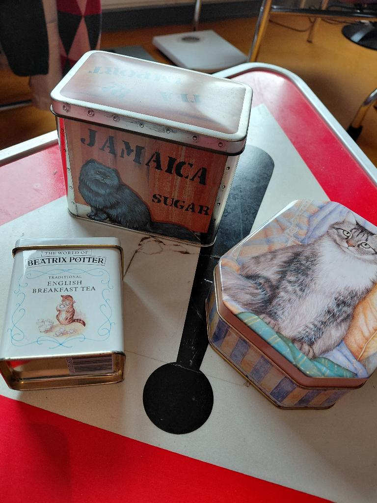 3 blikken dozen met katten er op, Dieren en Toebehoren, Katten-accessoires, Ophalen, Gebruikt