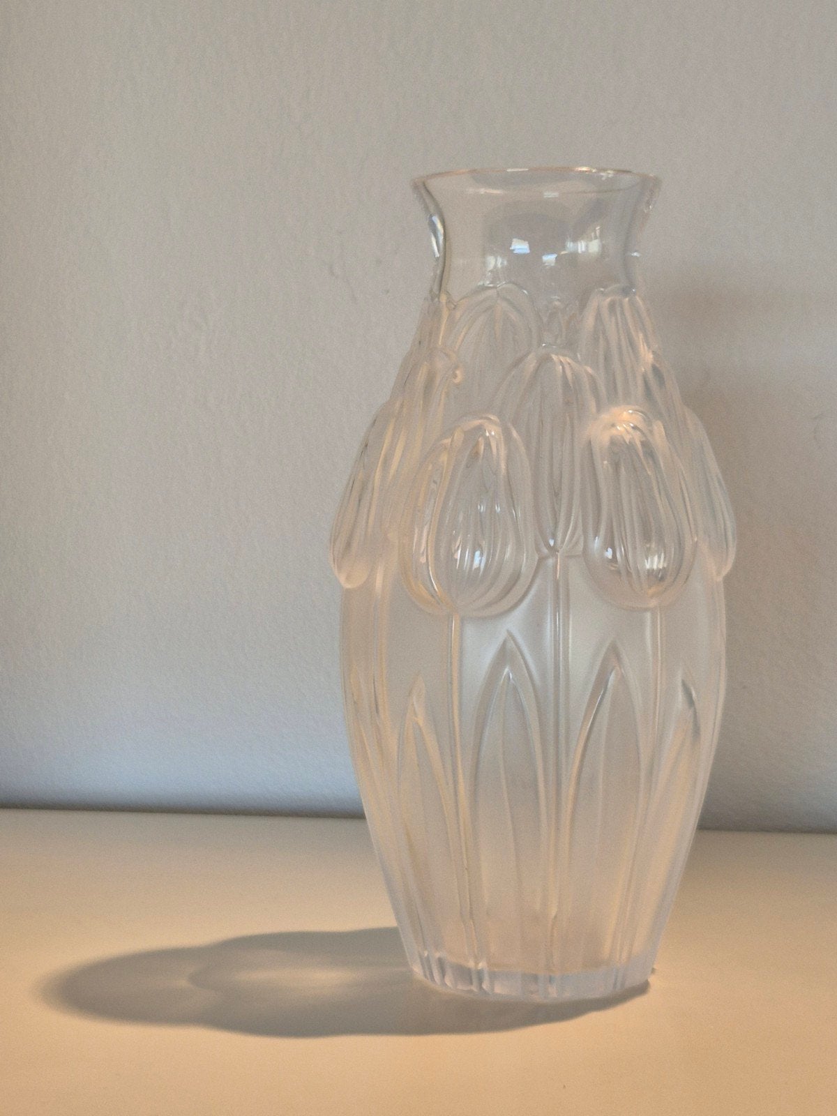 Vase Tulipes en cristal Lalique, Enlèvement ou Envoi