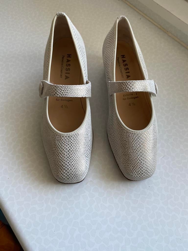 Mooie nieuwe geklede damesschoen - leder - merk Hassia, Ophalen, Zo goed als nieuw