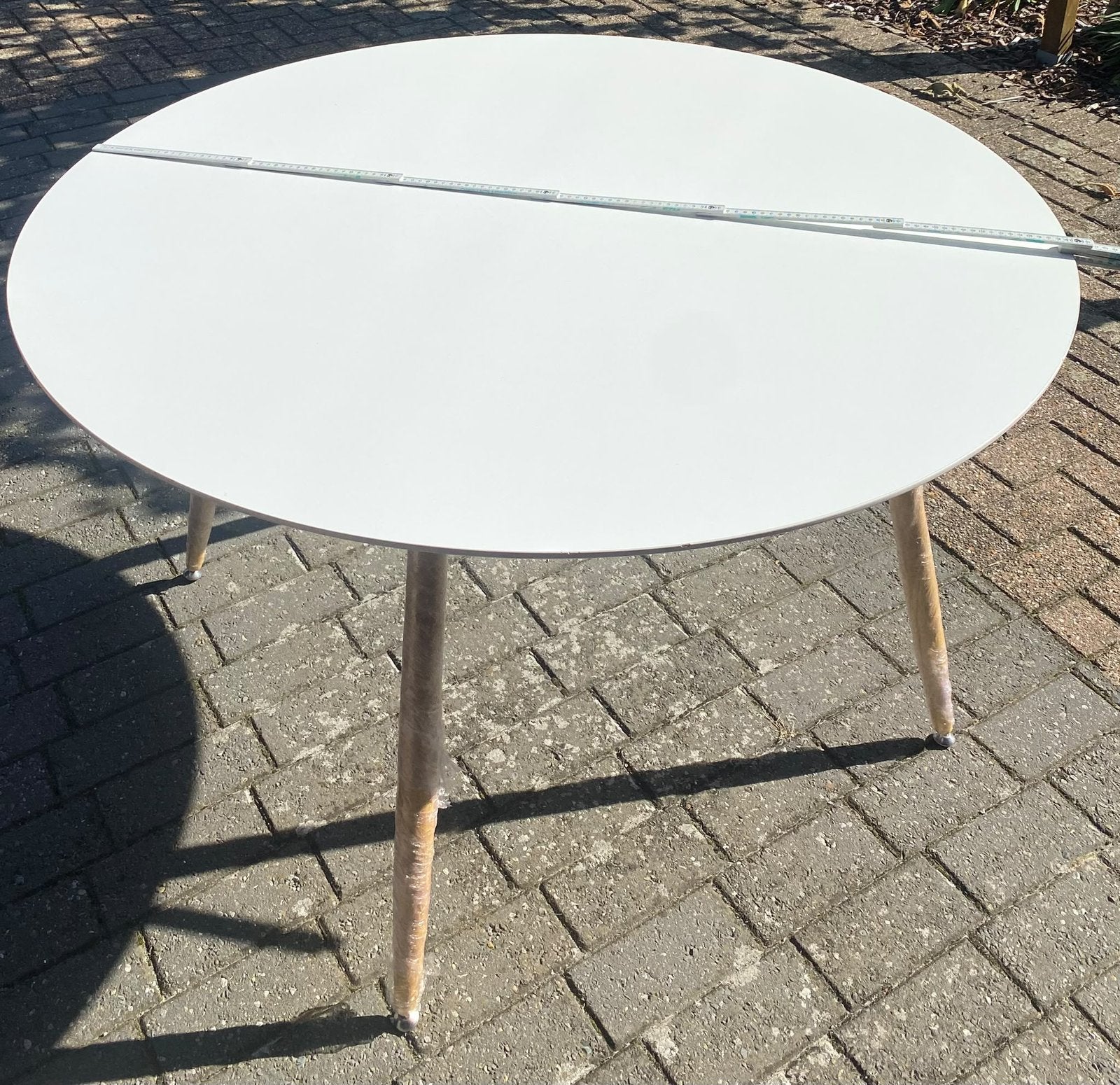 Witte ronde tafel 120cm diameter, Huis en Inrichting, Ophalen, Zo goed als nieuw