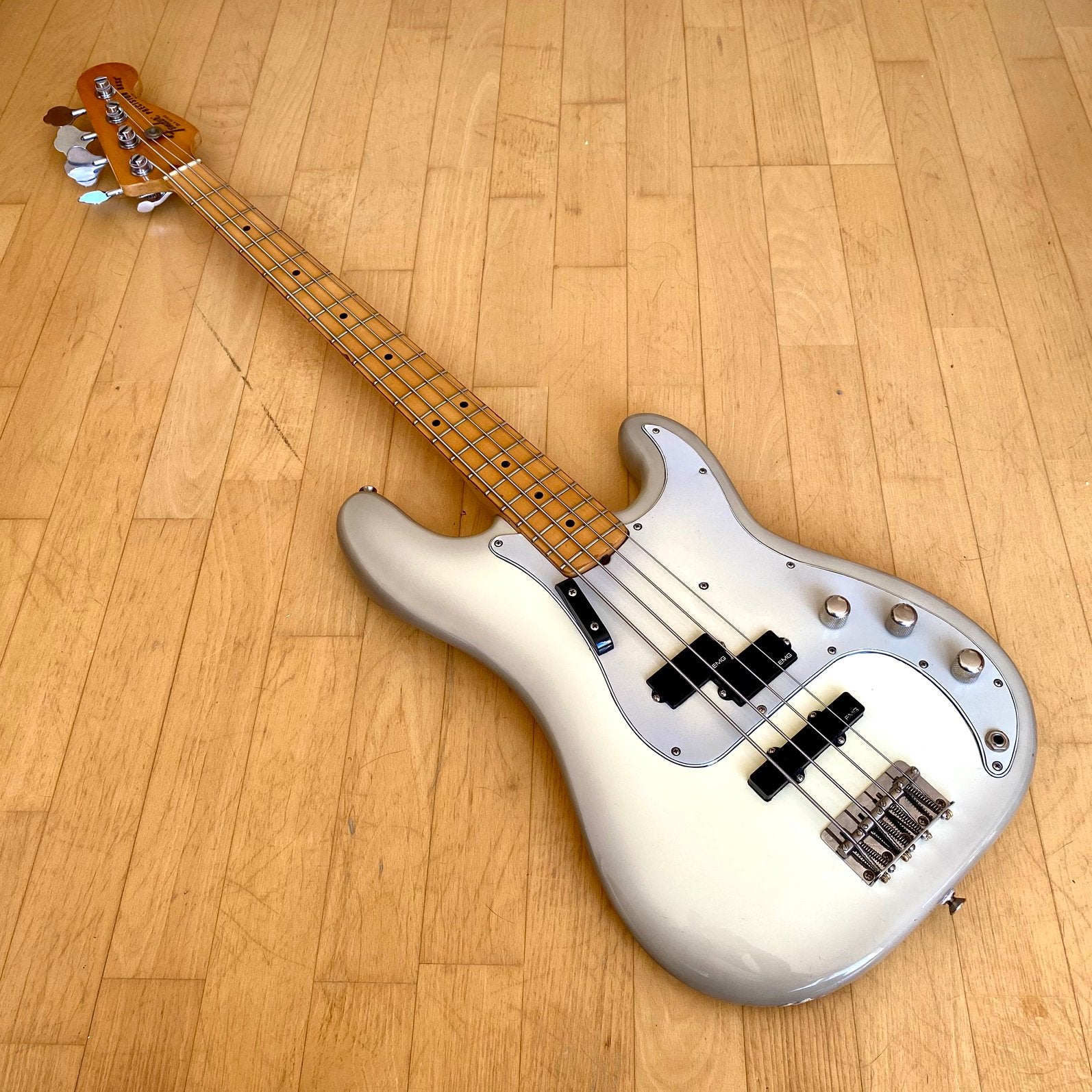 Fender Precision bass 1979 Antigua - 4,4 kg, Muziek en Instrumenten, Snaarinstrumenten | Gitaren | Bas, Ophalen of Verzenden, Zo goed als nieuw