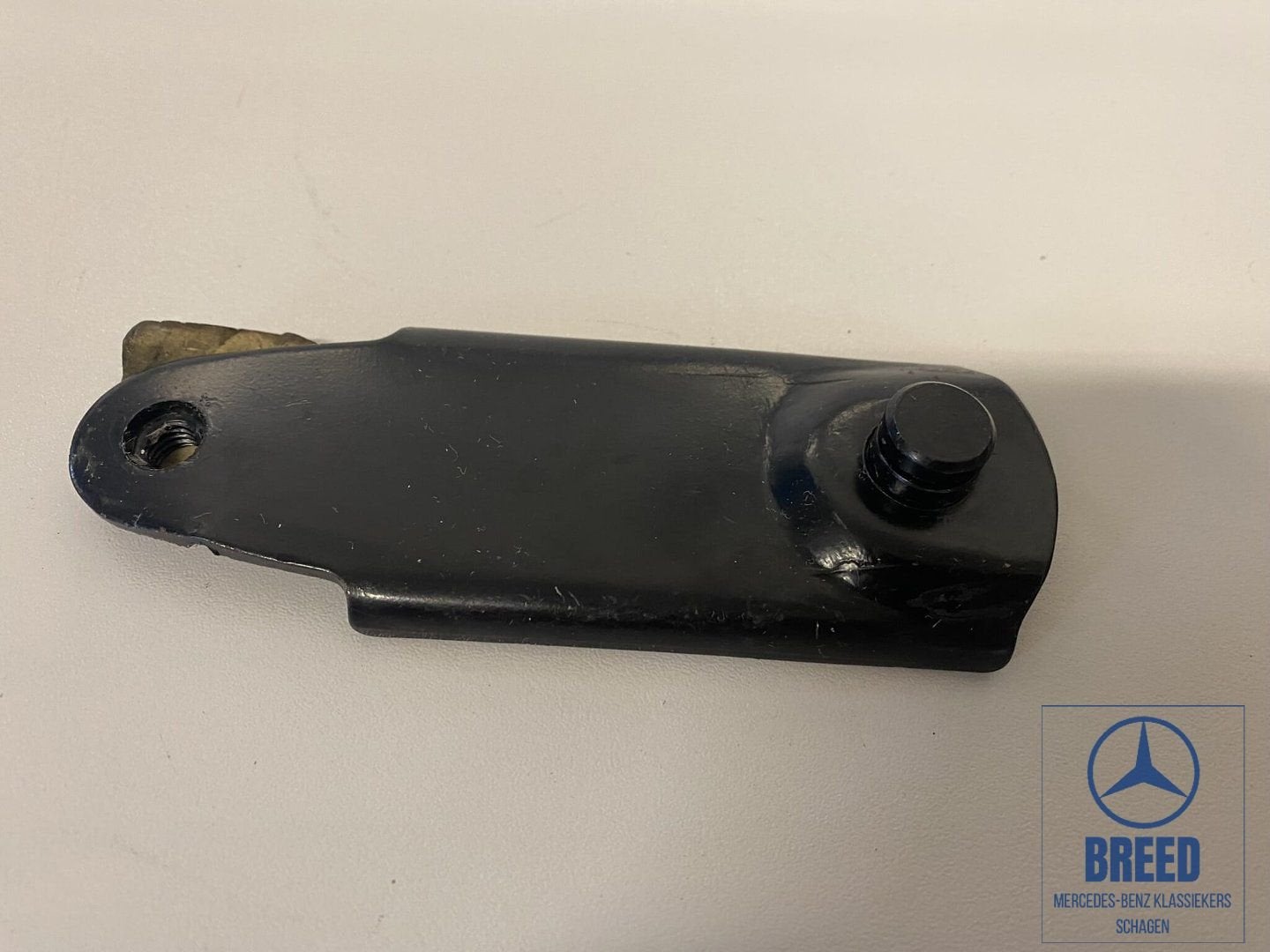 NOS steun motorkapscharnier rechts voor Mercedes-Benz W123, Autos : Pièces & Accessoires, Carrosserie & Tôlerie, Neuf, -, -, Enlèvement ou Envoi