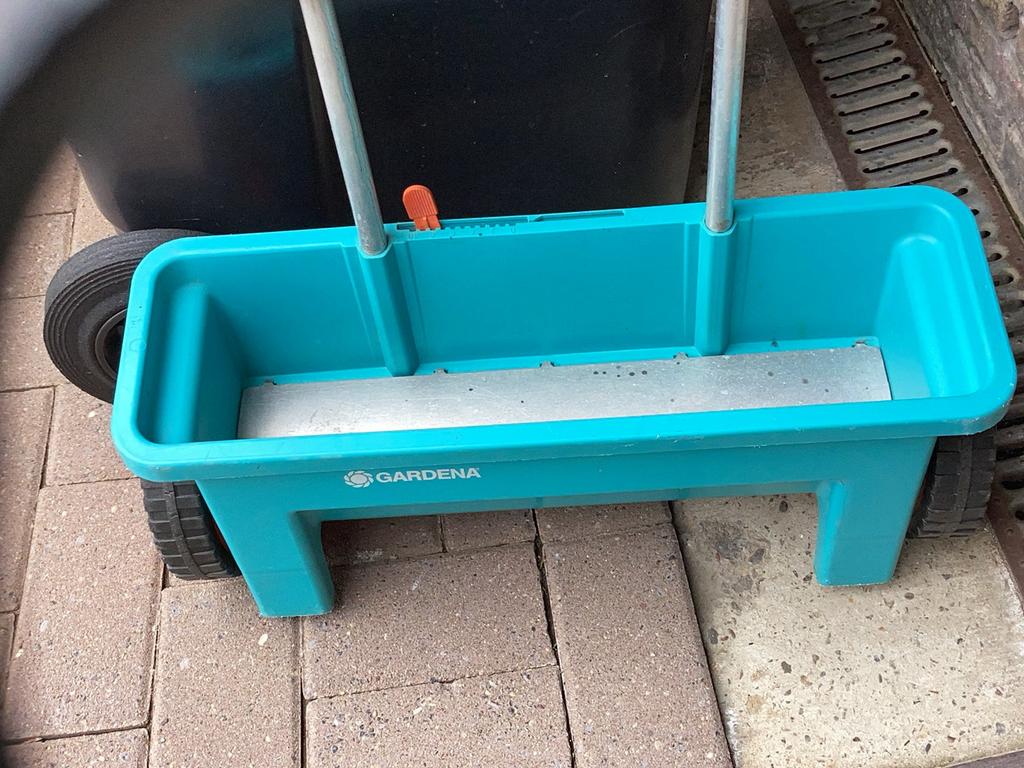 Strooiwagen Gardena, Tuin en Terras, Ophalen, Zo goed als nieuw