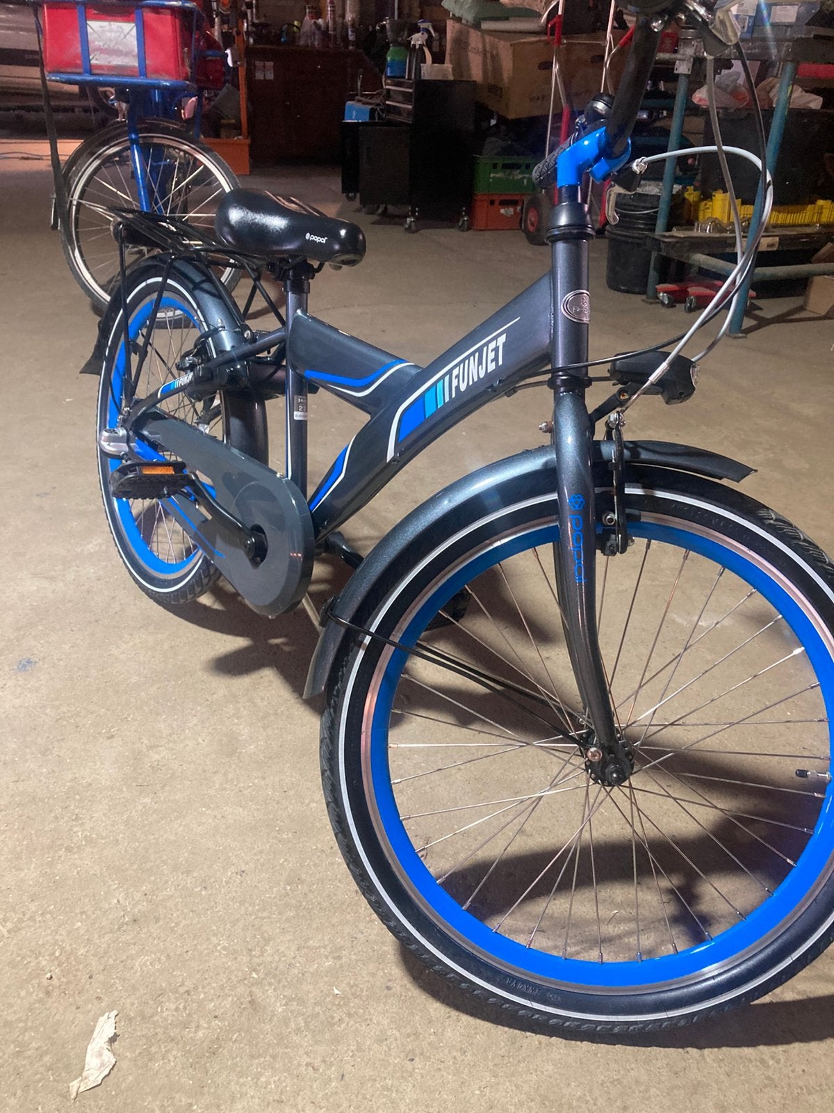 Kinderfiets koopje 22 inch 2 maal op gereden., Ophalen, 22 inch, Velgrem, Versnellingen