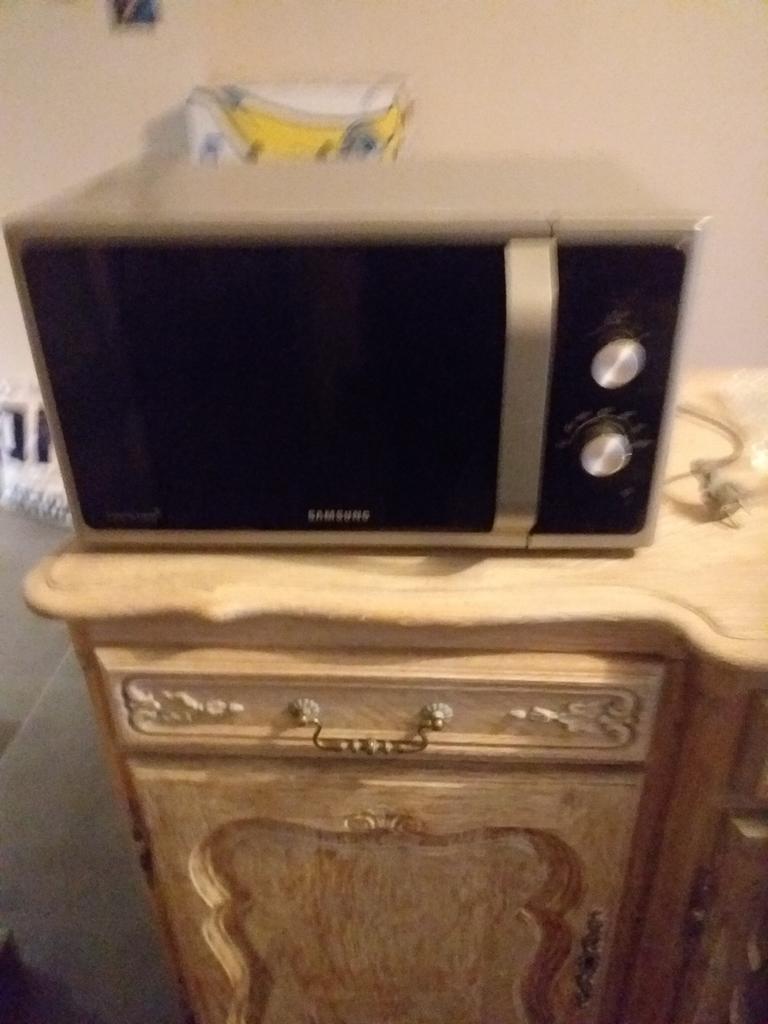 Microgolf te koop wegens dubbel gebruik, Elektronische apparatuur, Ophalen