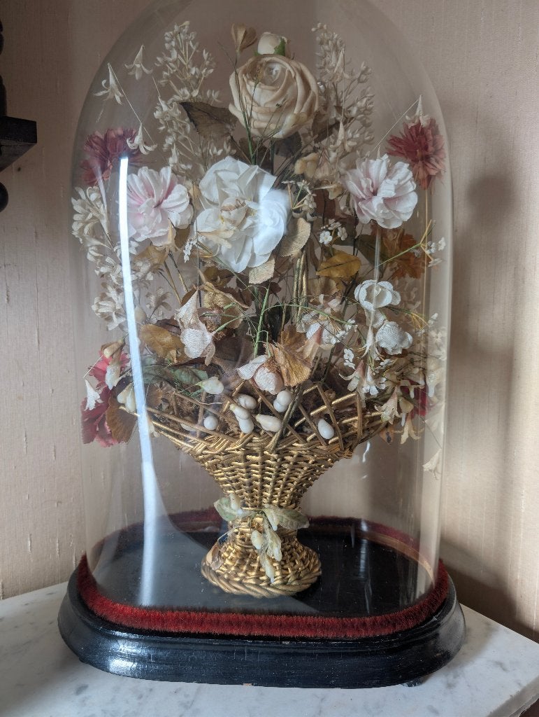 Grote glazen stolp  met prachtig bloemstuk – 60  32  23 cm, Ophalen, Gebruikt