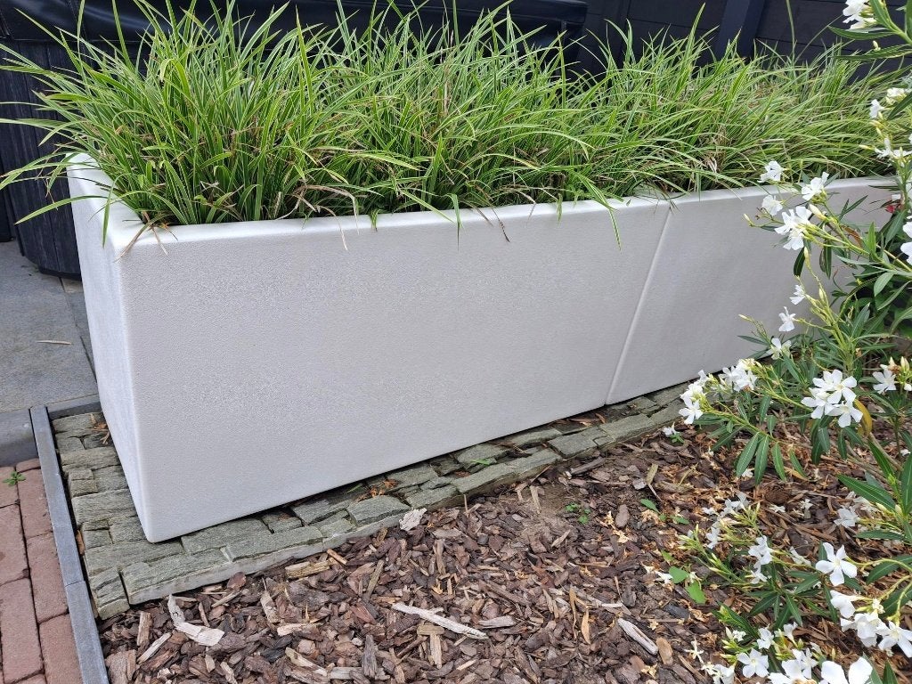 2 polyester plantenbakken in prima staat 120x50x60, Tuin en Terras, Ophalen, Zo goed als nieuw, Kunststof, Balkon