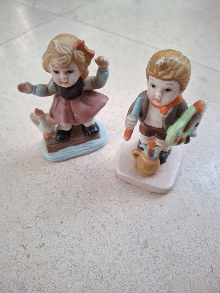2 porseleinen figuurtjes, Enlèvement