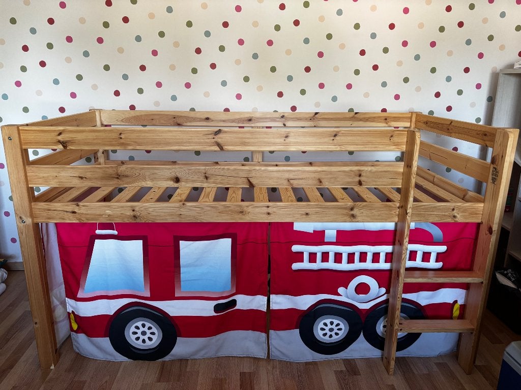 Half hoogslaper bed, Kinderen en Baby's, Kinderkamer | Stapelbedden en Hoogslapers, Zo goed als nieuw, Hoogslaper, Ophalen