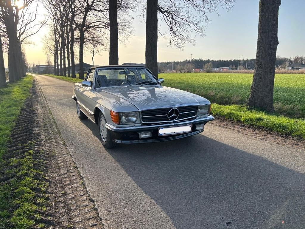 Mercedes-Benz 500 SL 1983 – Zeldzame 2‑Tone paint - Topstaat, Auto's, Mercedes-Benz, Automaat, Achterwielaandrijving, 4973 cc