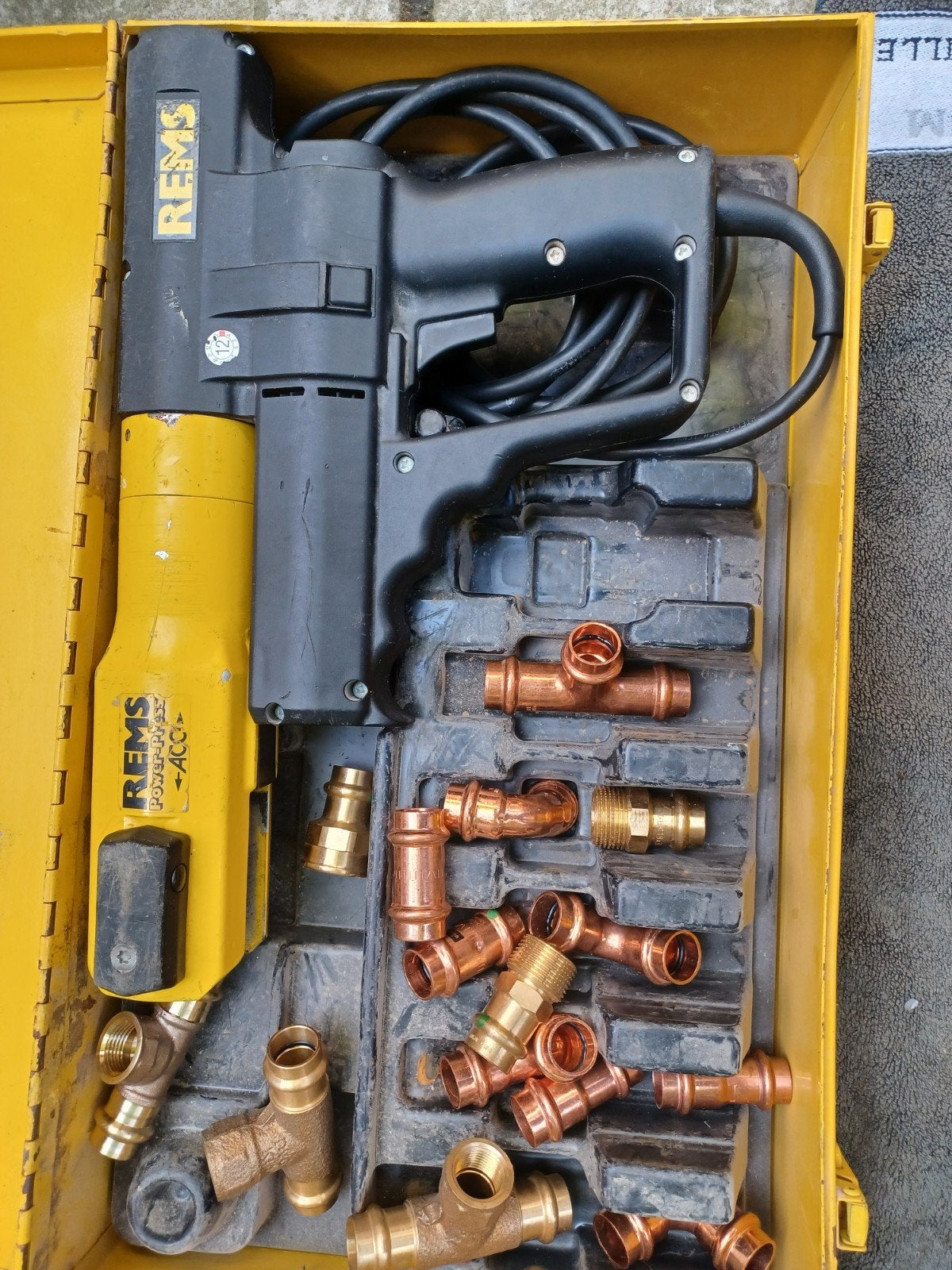 Rems persmachine, Ophalen