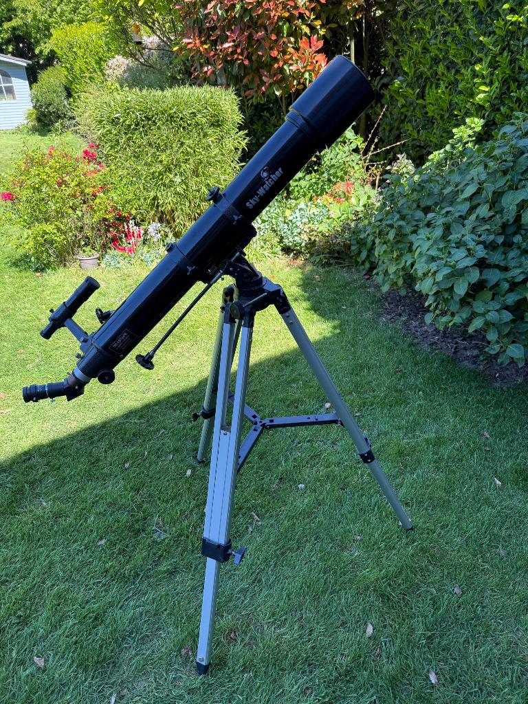 Sky-Watcher 90/900-telescoop, Ophalen, Lenzentelescoop (refractor), 80 tot 200 mm, Met statief