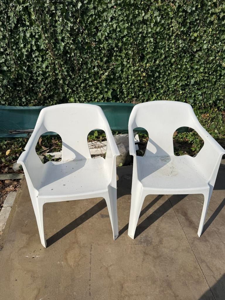2 witte tuinstoelen, Ophalen, Gebruikt
