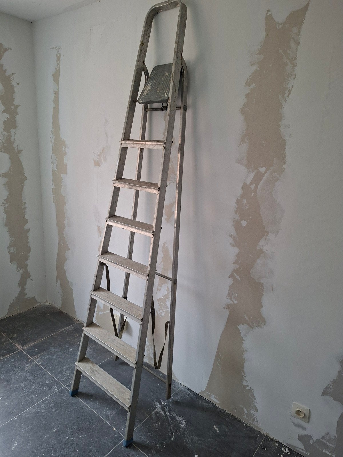 escabelle, Bricolage & Construction, Enlèvement, Utilisé