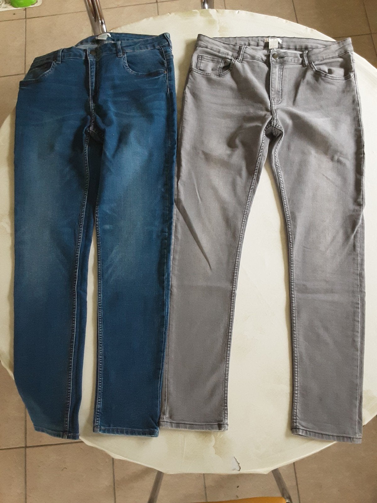 2 dames jaensbroeken maat 42
1grijze 1blauwe
Merk Hxm
Rekbar, Ophalen of Verzenden