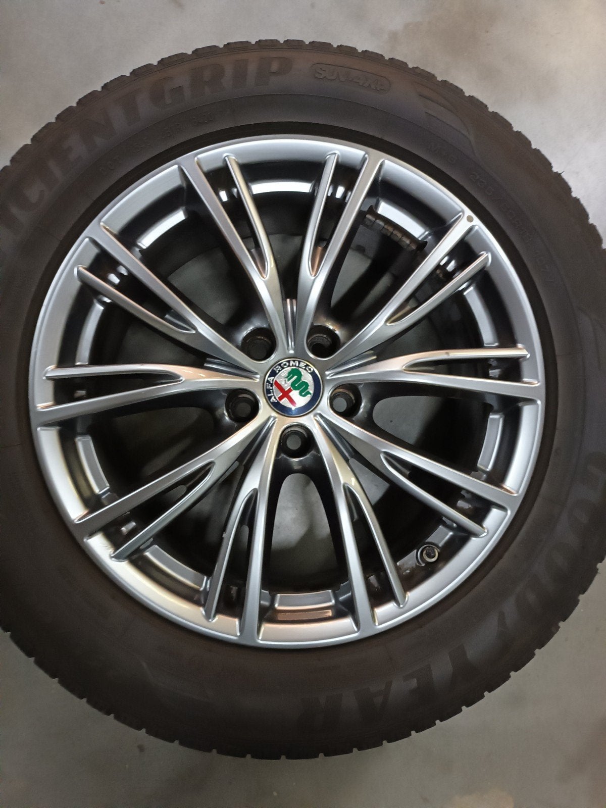 Alfa Stelvio 18inch velgen, Auto-onderdelen, Banden en Velgen, Ophalen, 18 inch, Gebruikt, 235 mm
