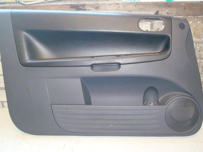 Revêtement portière 2portes gauche d'un Mitsubishi Colt (C, -, 3 mois de garantie, Utilisé, Mitsubishi