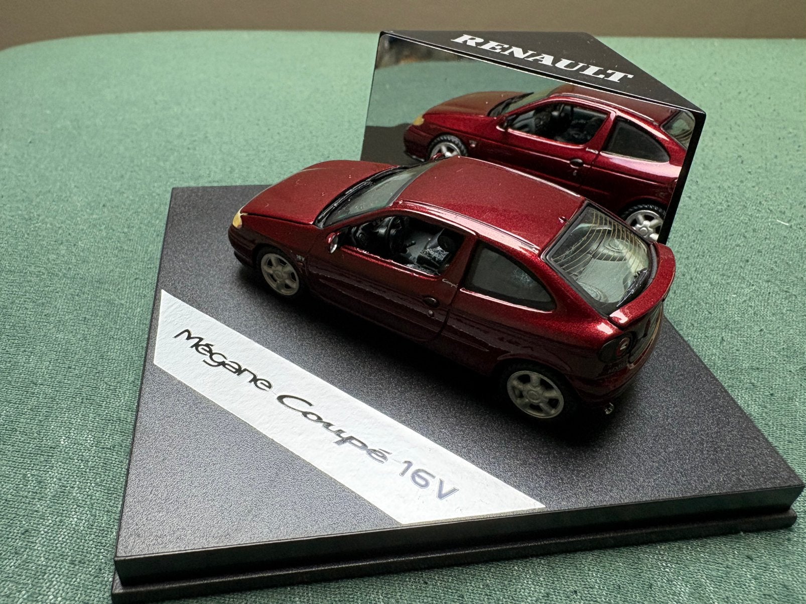 Renault Mégane Coupé 16V Made in Portugal 1/43 Vitesse —, Hobby en Vrije tijd, Ophalen of Verzenden, Zo goed als nieuw