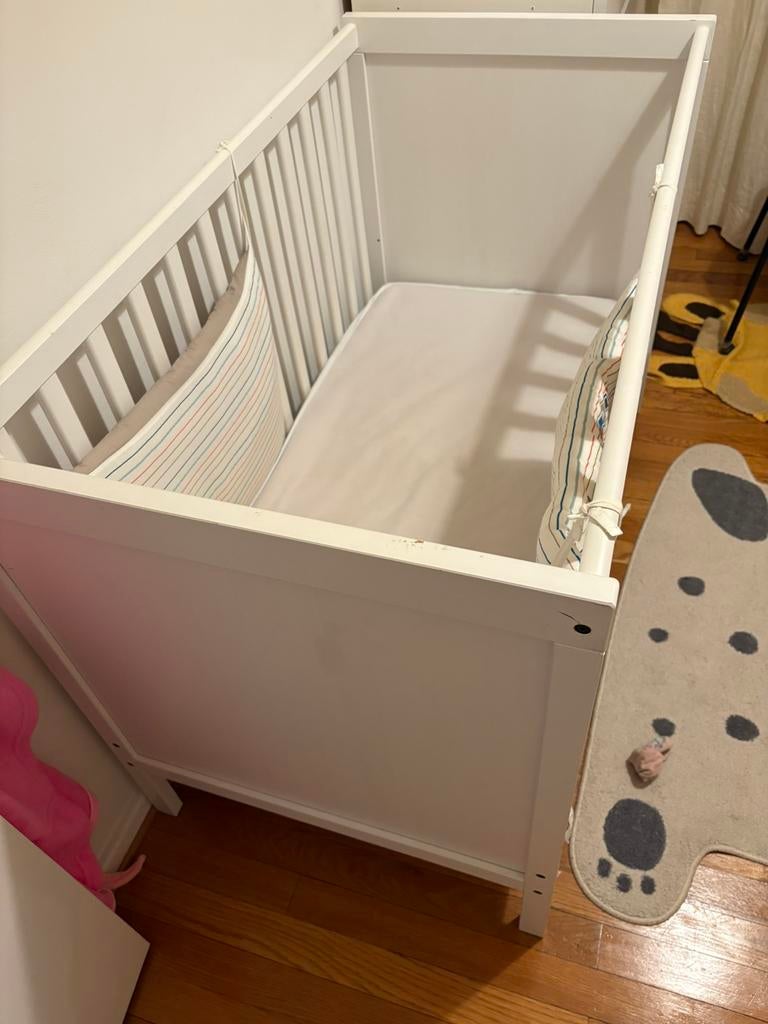 Lit bebe + matelas + draps, Enfants & Bébés, Enlèvement, Utilisé