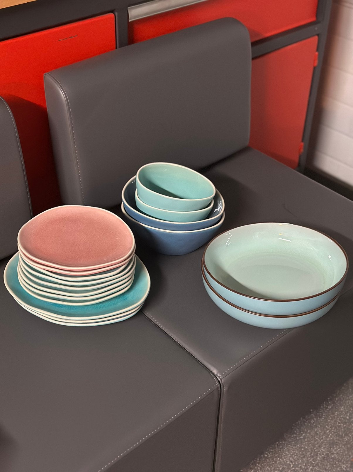 Set d'assiettes de service, Maison & Meubles, Cuisine | Vaisselle, Enlèvement, Comme neuf, Assiettes(s)