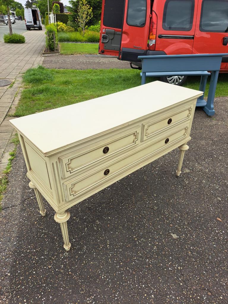 Prachtige klassieke commode / sidetable – Gebroken wit, Huis en Inrichting, Kasten | Dressoirs, Ophalen of Verzenden