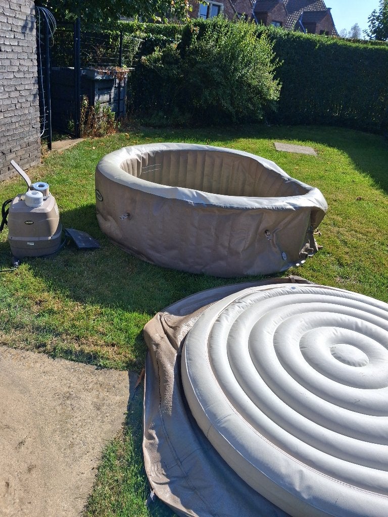 Intex opblaasjaccuzzi. gratis maar te repareren, Tuin en Terras, Ophalen, Gebruikt, Opblaaszwembad, 80 tot 120 cm