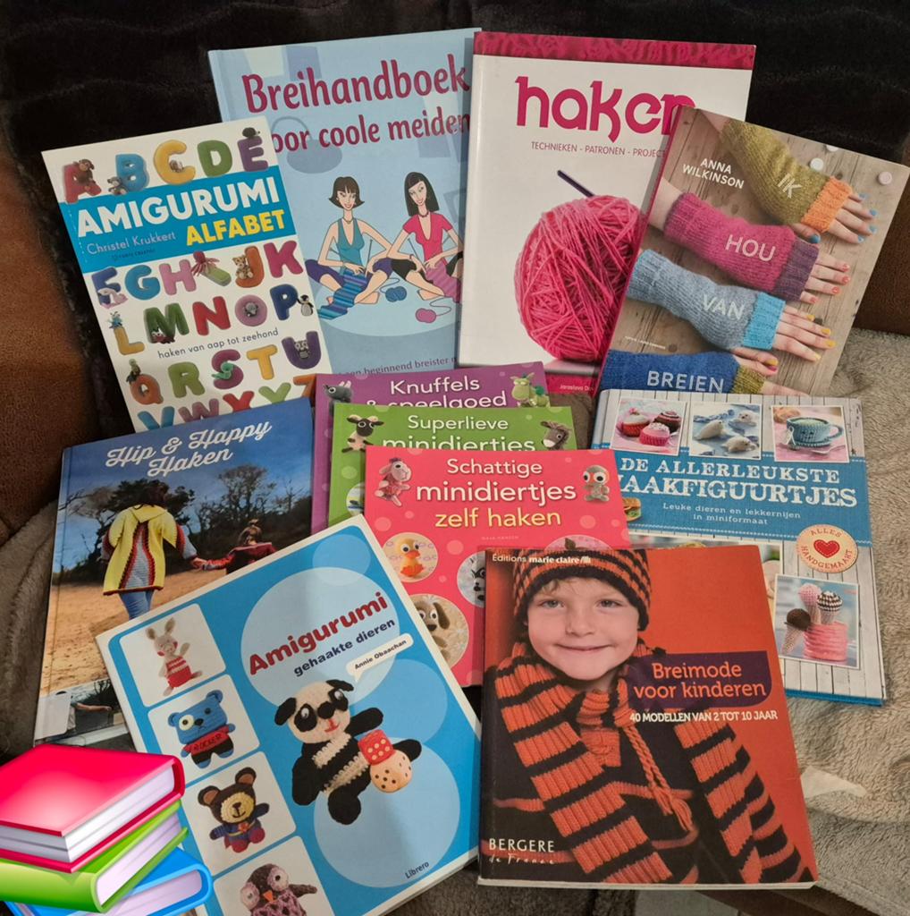 Lot van haakboeken en een breiboek (praktisch nieuw), Hobby en Vrije tijd, Ophalen, Zo goed als nieuw