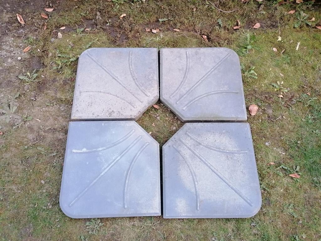 Set van 4 betonnen parasolvoet tegels, 25kg/tegel, Tuin en Terras, Ophalen, Gebruikt, Parasolvoet