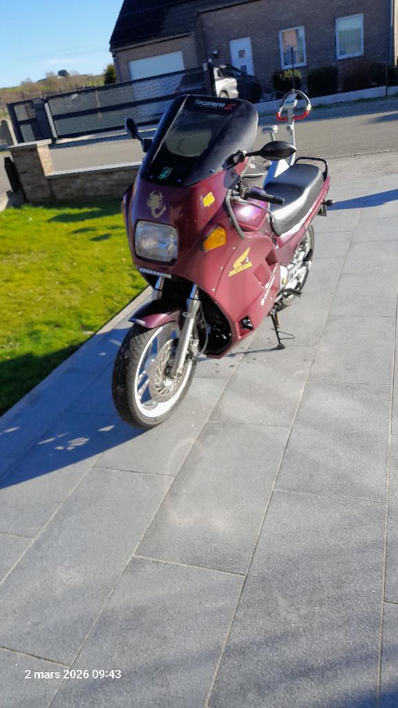 moto, Motos, Motos | Honda, Particulier, Tourisme, plus de 35 kW, 2 cylindres, Transmission par cardan, Éclairage LED, Manuelle