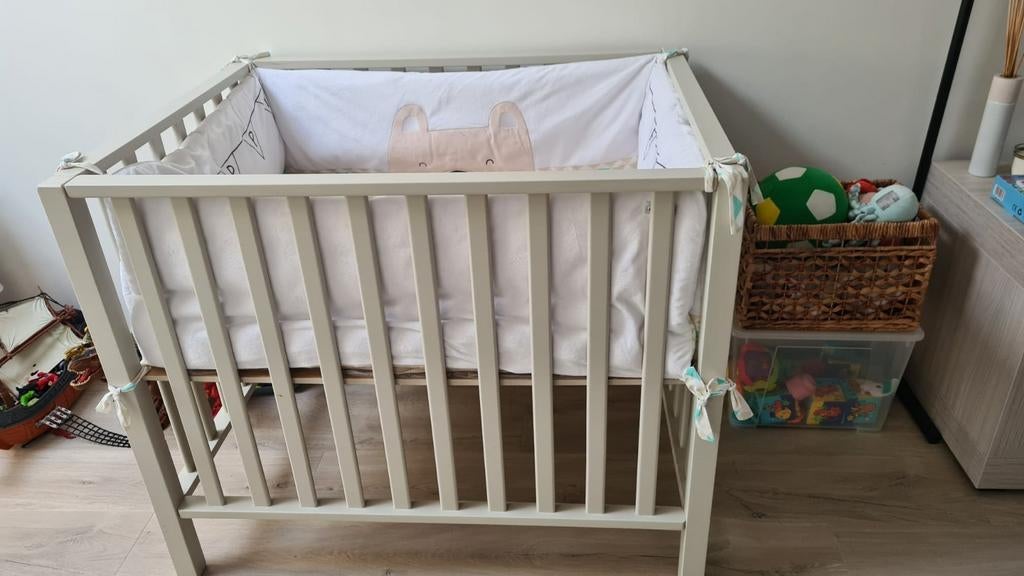 Lit bébé en très bon état + parc + matelas, Ophalen, Zo goed als nieuw, Rechthoekig, In hoogte verstelbaar