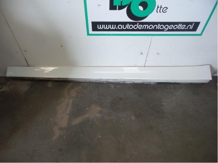 Jupe gauche d'un BMW 3-Serie (3-Serie 11-), -, 3 mois de garantie, Utilisé, -