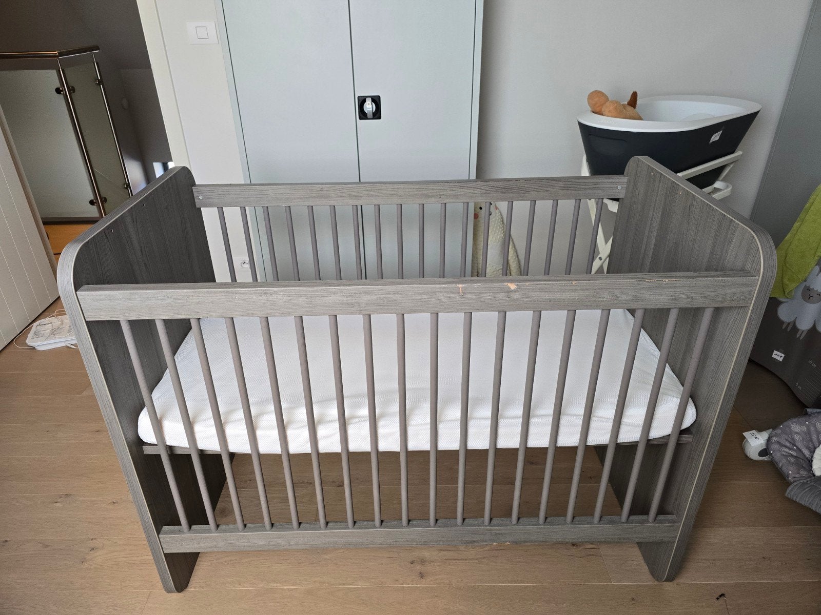 Beau lit pour bébé avec matelas et housse AeroSleep, Enlèvement, Comme neuf, Lit