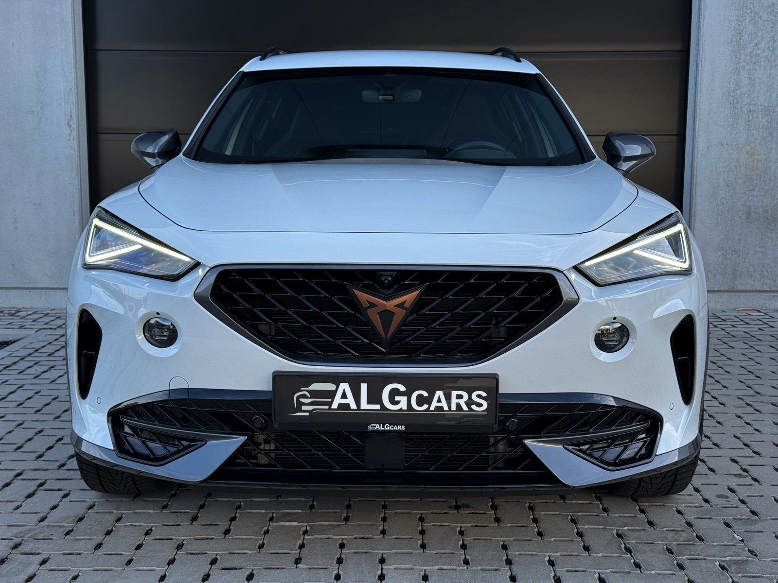 CUPRA FORMENTOR e-hybrid 1.4 VZ 245 PK / Leder / 360 / BEATS, Auto's, Dealer onderhouden, 4 cilinders, Wit, Leder