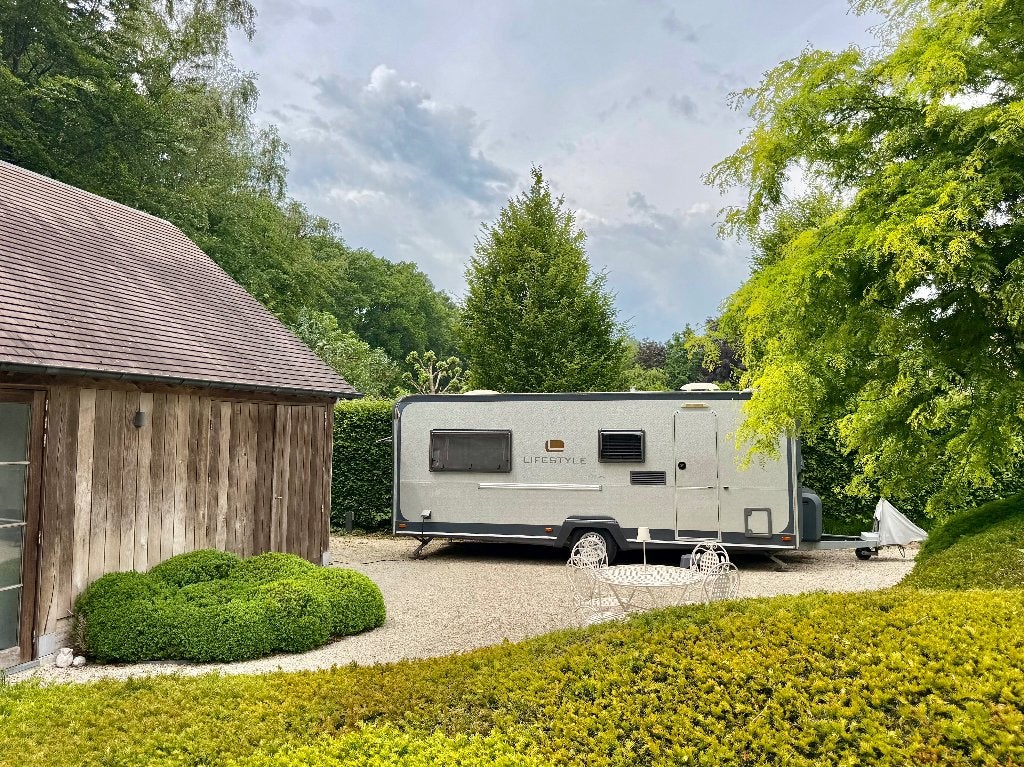 Unieke design caravan KNAUS LIFESTYLE 560, Particulier, 5 tot 6 meter, Knaus, 1250 - 1500 kg