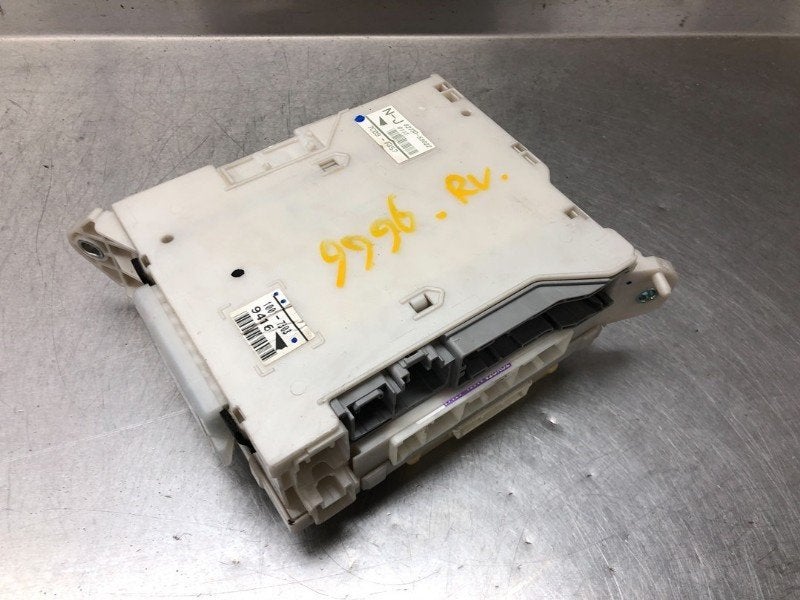 BOITIER FUSIBLES Lexus IS (E2) (|8273053022|), Utilisé, Lexus
