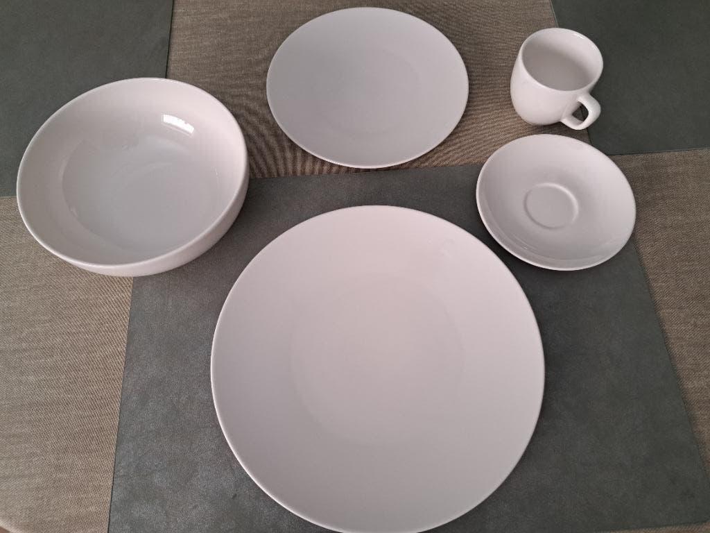 Compleet Eetservies, Huis en Inrichting, Keuken | Servies, Ophalen, Zo goed als nieuw, Effen, Porselein