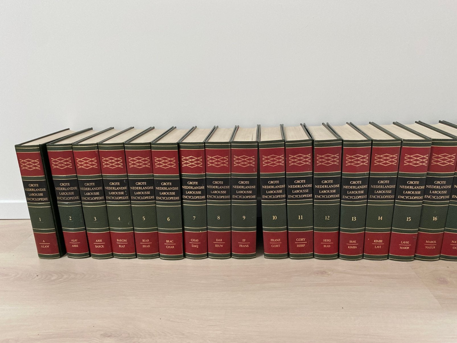 Grote Nederlandse Larousse Encyclopedie – complete collectie, Boeken, Encyclopedieën, Ophalen, Zo goed als nieuw