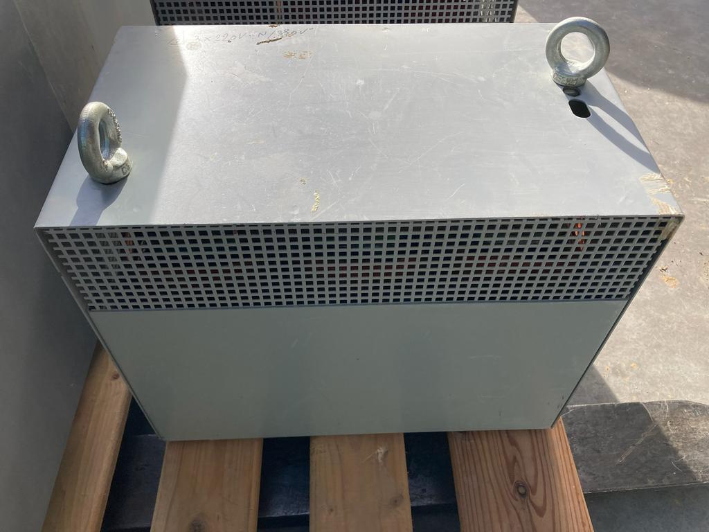 Transformateur EREA 17,5kVA - 230V/400V Réversible Code 2513, Doe-het-zelf en Bouw, Ophalen