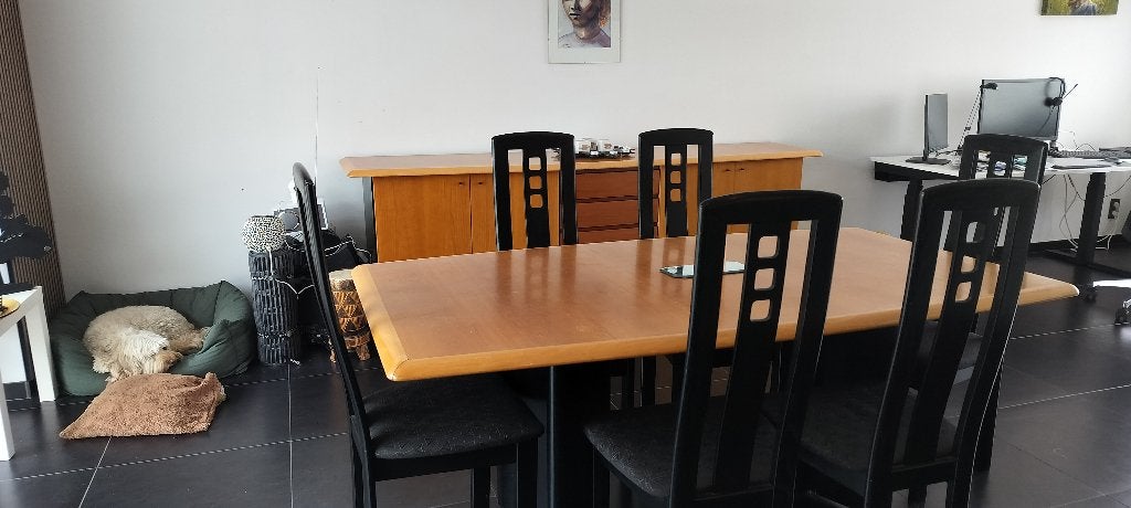 Tafel + stoelen + commode + barkast, Ophalen, Zo goed als nieuw