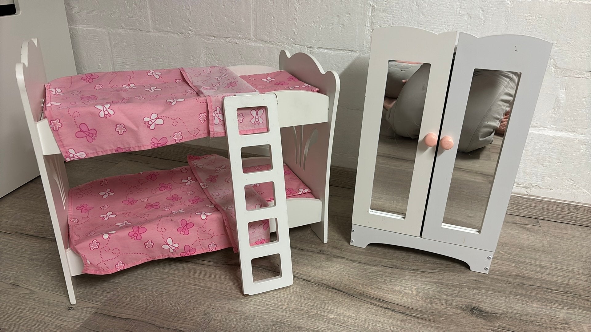 Poppenbed en kleerkastje, Verzamelen, Ophalen, Gebruikt