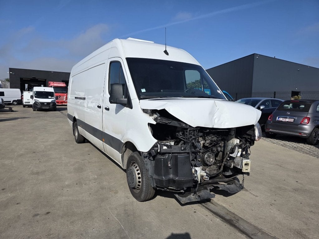 Mercedes Sprinter 519 (Stock ID 04640) Ongeval, motor start, Automaat, 4 deurs, Euro 6, https://public.car-pass.be/vhr/8f38898f-cdbe-43f4-8a17-ded89efeb8d1