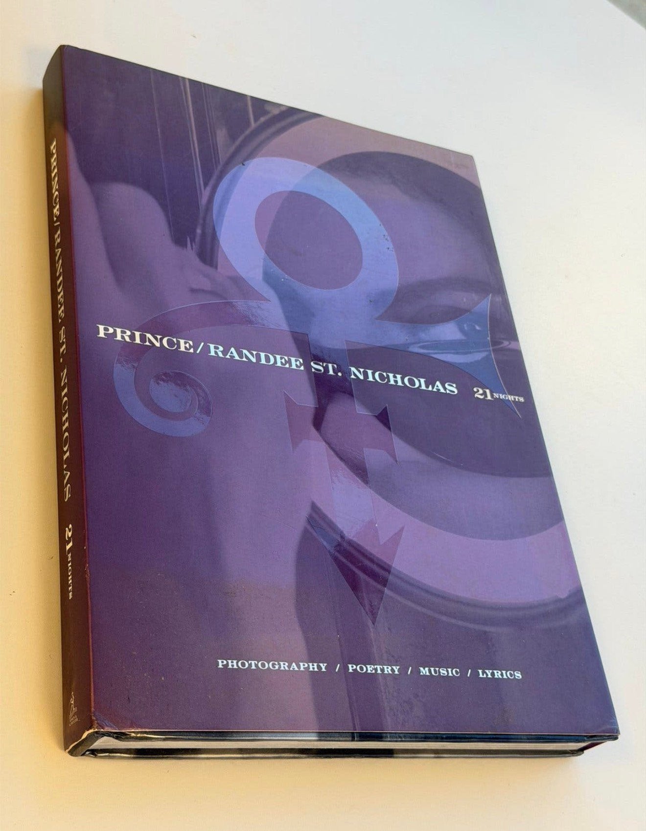 Prince 21 Nights Hardcover Boek Indigo Nights CD fotografie, Boeken, Ophalen of Verzenden, Zo goed als nieuw, Fotografie algemeen
