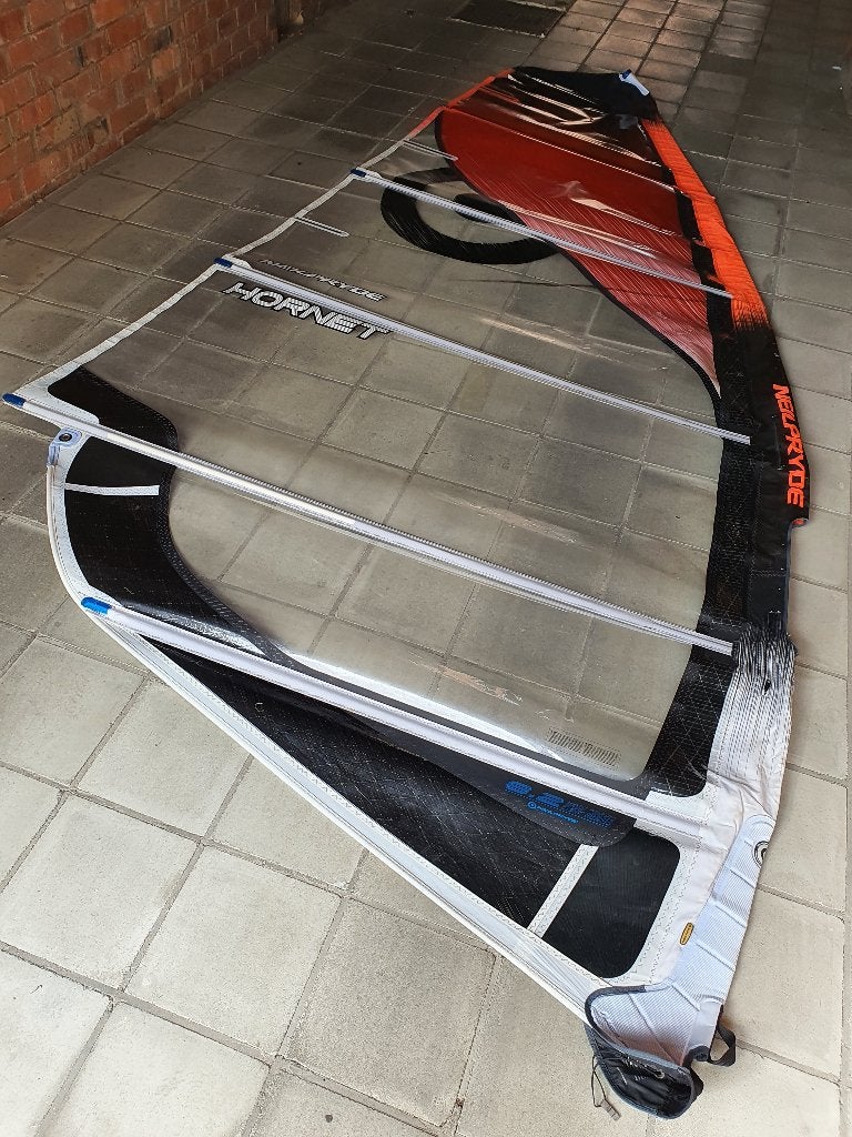 Neilpryde Hornet 8,2m²zeil + X3giek200-250 + GS490cm mast, Ophalen, Met giek, Zo goed als nieuw, Neilpryde