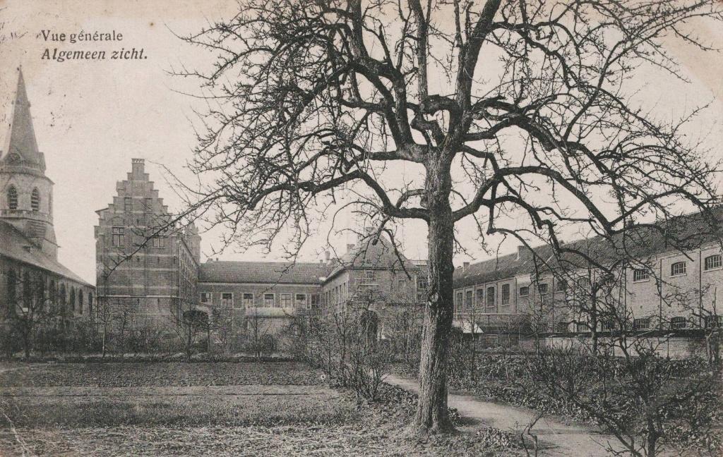 Bornhem Kostschool O.L.V.Presentatie Algemeen zicht circulée, Verzenden, 1920 tot 1940, Gelopen, Antwerpen