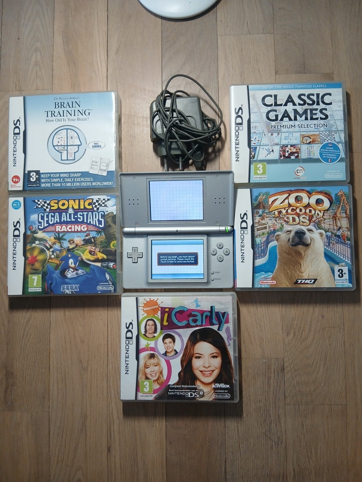 Nintendo ds + 5 games, Consoles de jeu & Jeux vidéo, Consoles de jeu | Nintendo DS, Enlèvement ou Envoi, Comme neuf, DS Lite, Argent