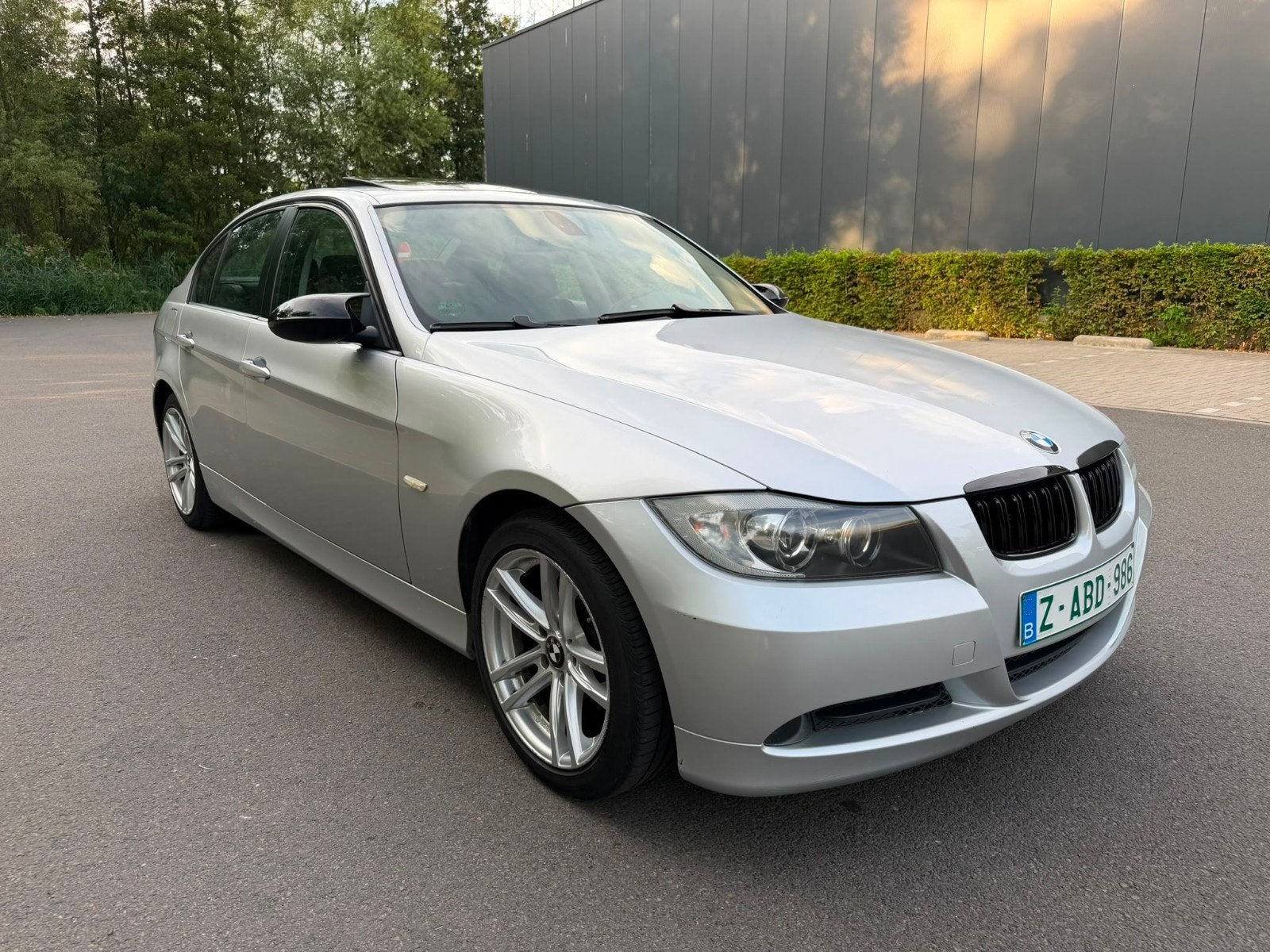 BMW 320 I BENZINE E90 AIRCO XENON BLANCO GEKEURD VOOR VERKOO, Autos, BMW, 110 kW, Entreprise, Noir, 5 portes