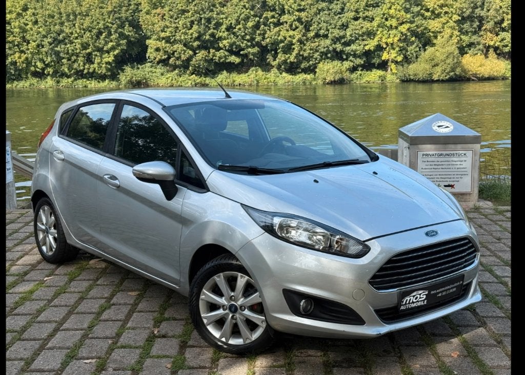 FORD FIESTA 1.0 ESSESNCE SEULEMENT 80.000KM !!!!!!, Auto's, Voorwielaandrijving, Euro 5, Stof, Bi-Xenon koplampen